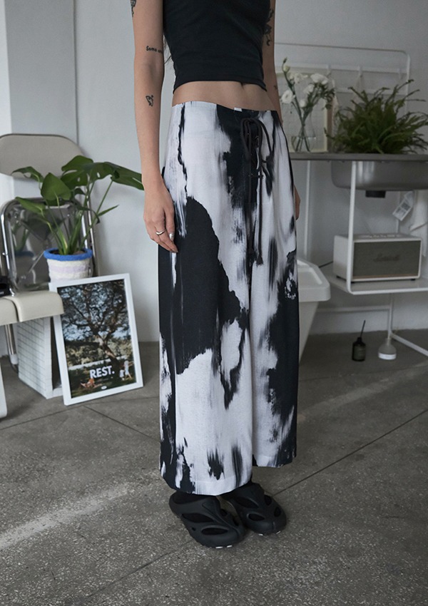 ink skirt (dark-gray)